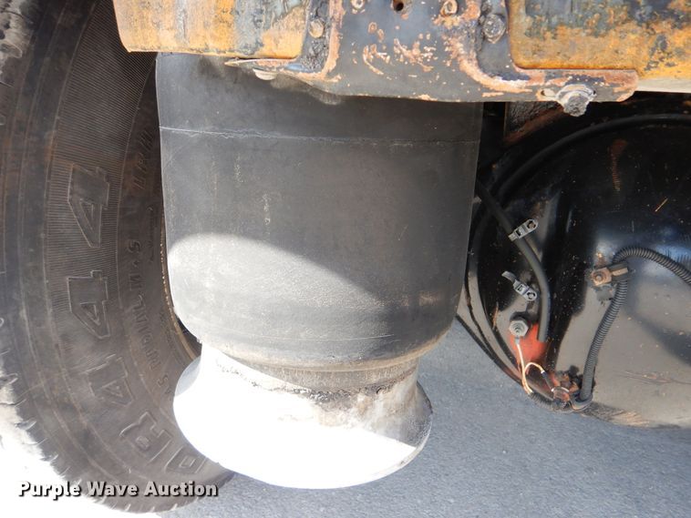 image for item DI0476 2007 Freightliner FLD  dump truck