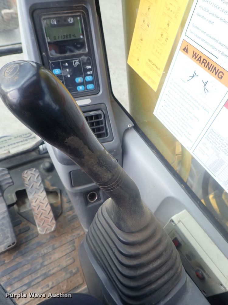 image for item DI7258 2001 Komatsu PC228US-3  excavator