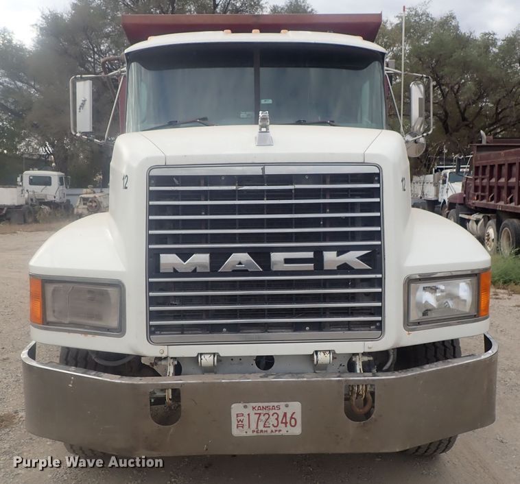 image for item DI7260 1996 Mack CH613  dump truck