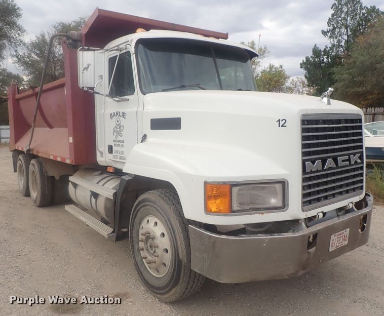 image for item DI7260 1996 Mack CH613  dump truck