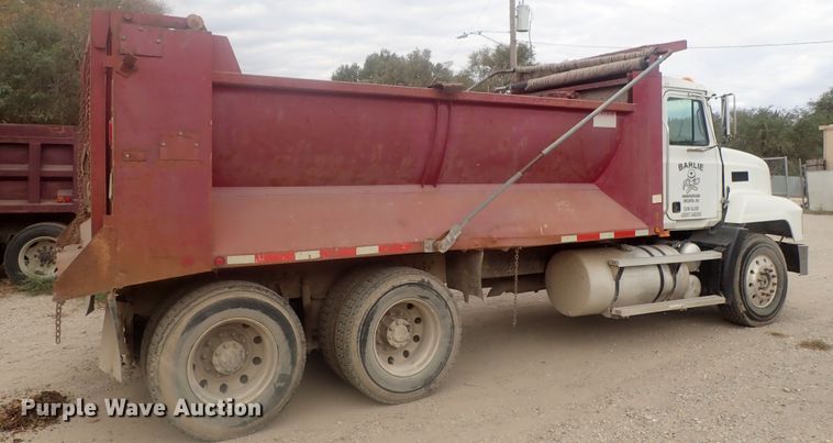 image for item DI7260 1996 Mack CH613  dump truck