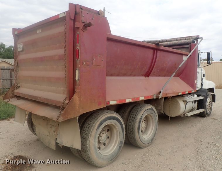 image for item DI7260 1996 Mack CH613  dump truck