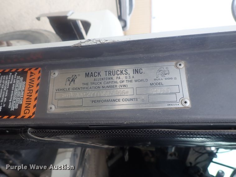 image for item DI7260 1996 Mack CH613  dump truck