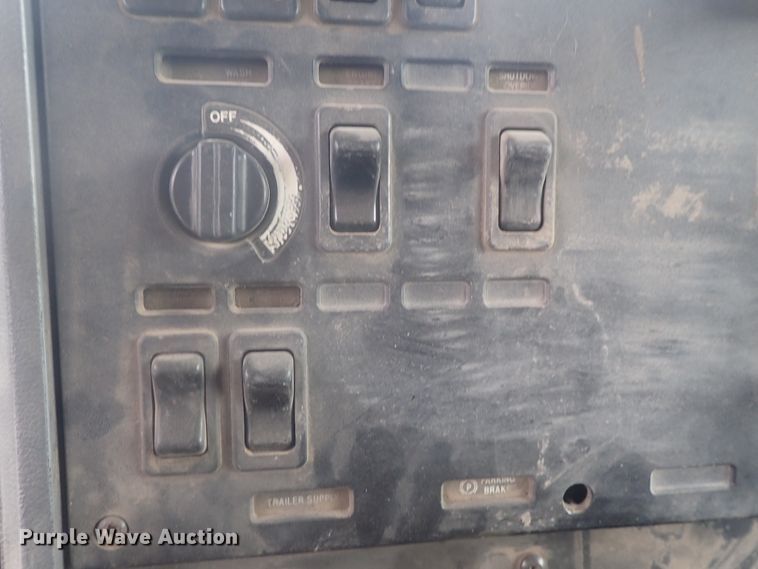 image for item DI7260 1996 Mack CH613  dump truck