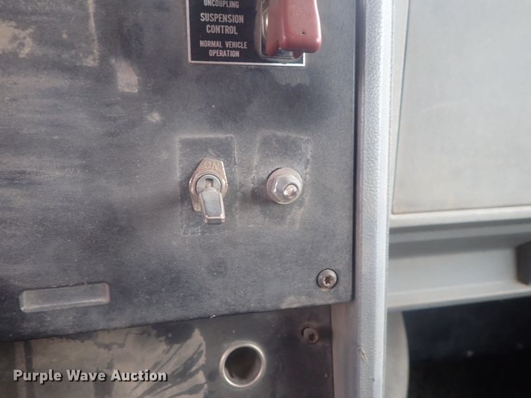 image for item DI7260 1996 Mack CH613  dump truck