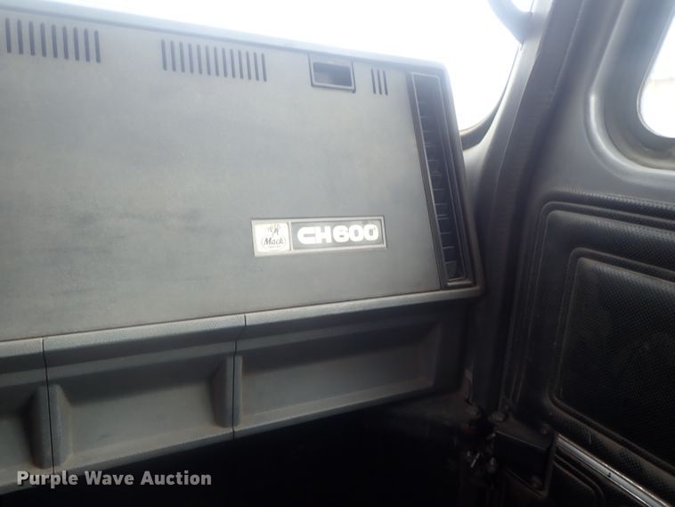 image for item DI7260 1996 Mack CH613  dump truck