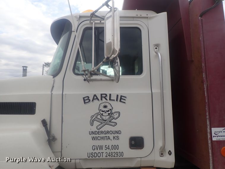 image for item DI7260 1996 Mack CH613  dump truck