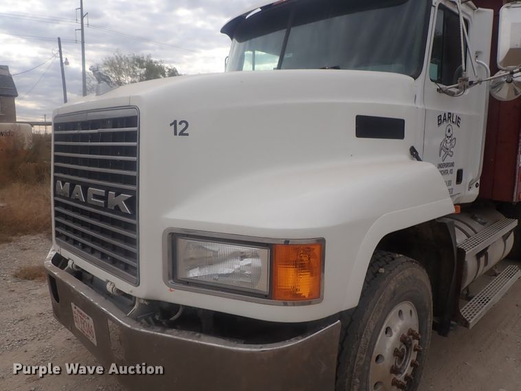 image for item DI7260 1996 Mack CH613  dump truck