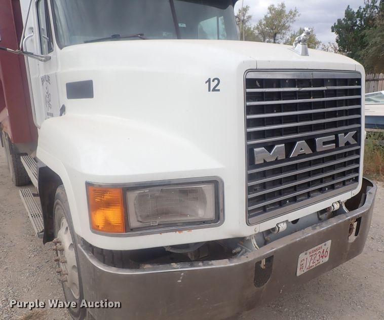 image for item DI7260 1996 Mack CH613  dump truck