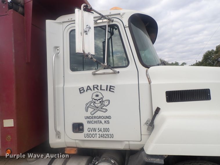 image for item DI7260 1996 Mack CH613  dump truck