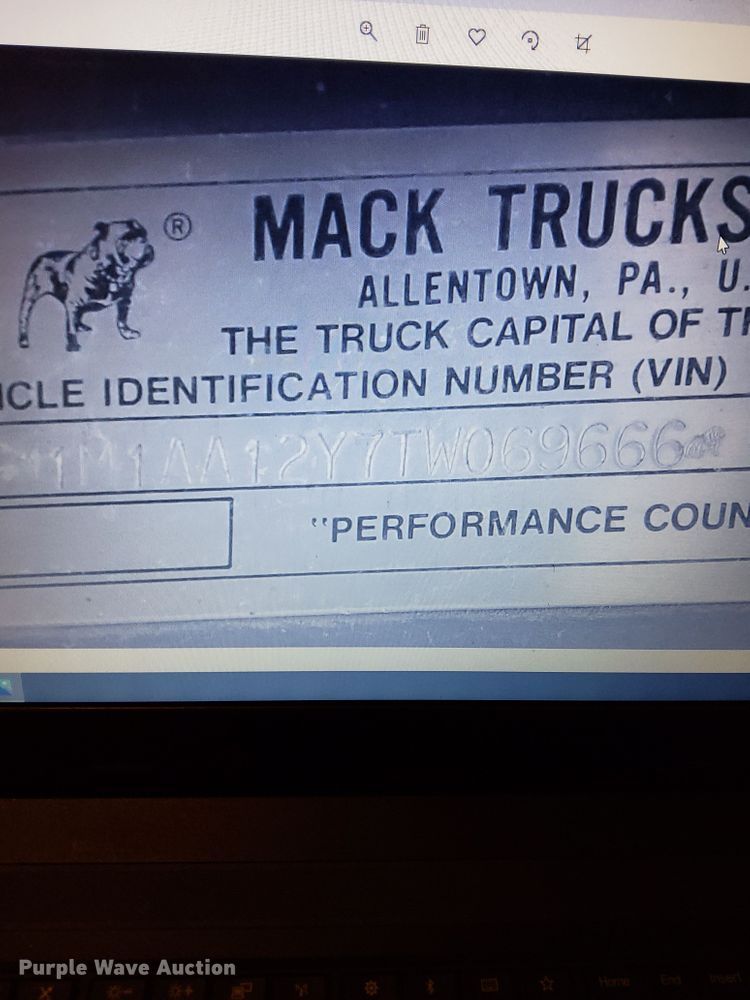 image for item DI7260 1996 Mack CH613  dump truck