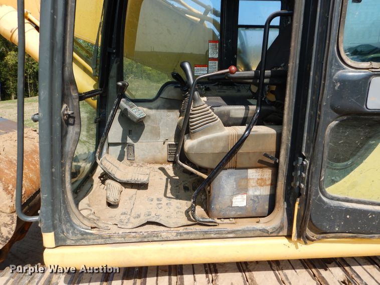 image for item DI8306 2000 Komatsu PC220LC-6  excavator
