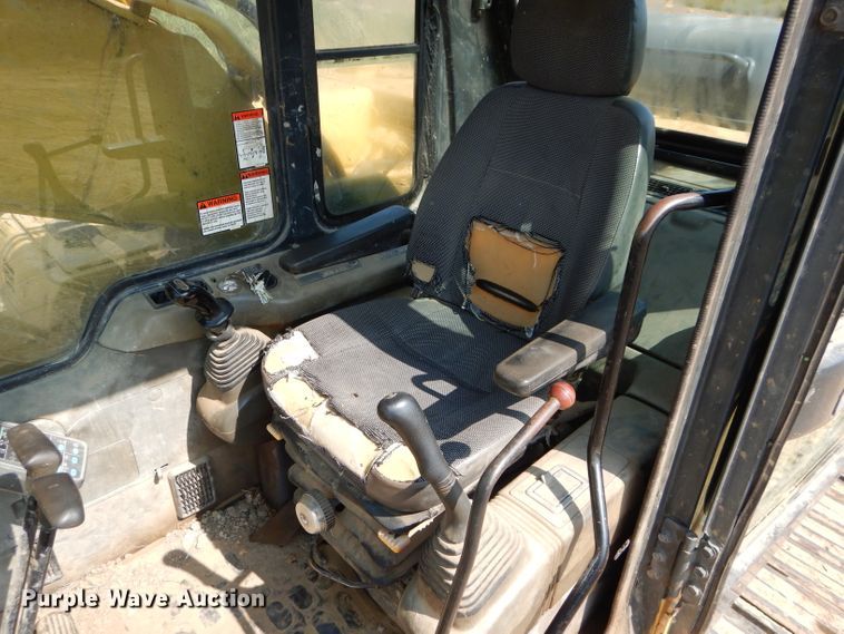 image for item DI8306 2000 Komatsu PC220LC-6  excavator