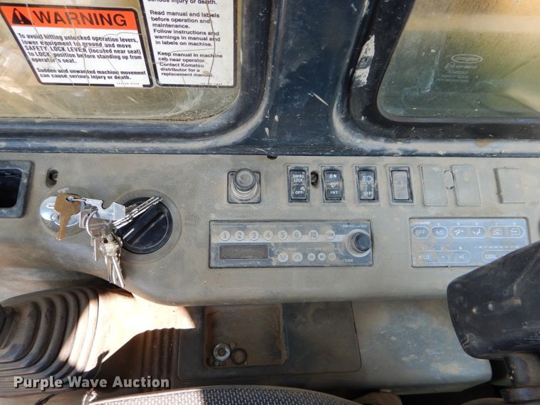 image for item DI8306 2000 Komatsu PC220LC-6  excavator