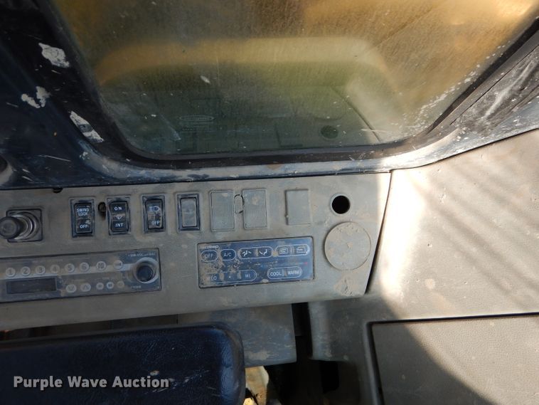 image for item DI8306 2000 Komatsu PC220LC-6  excavator