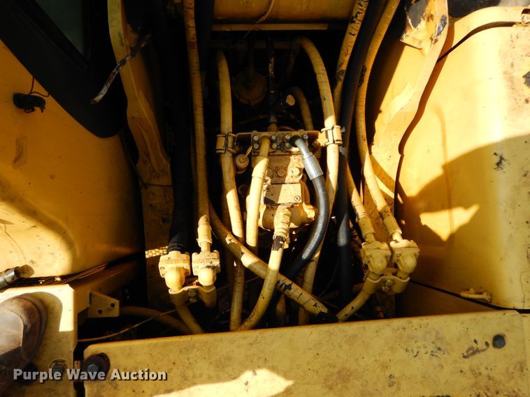 image for item DI8306 2000 Komatsu PC220LC-6  excavator