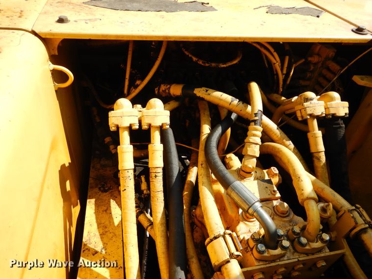 image for item DI8306 2000 Komatsu PC220LC-6  excavator