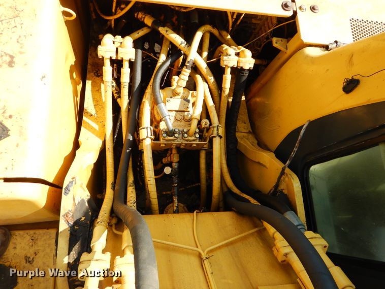 image for item DI8306 2000 Komatsu PC220LC-6  excavator