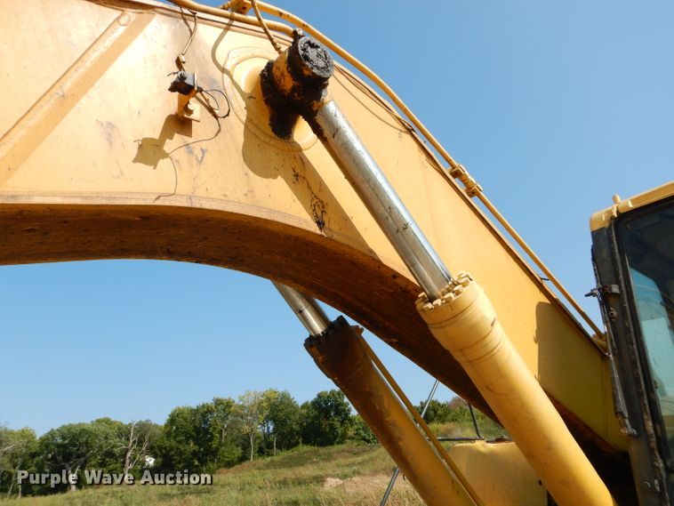 image for item DI8306 2000 Komatsu PC220LC-6  excavator