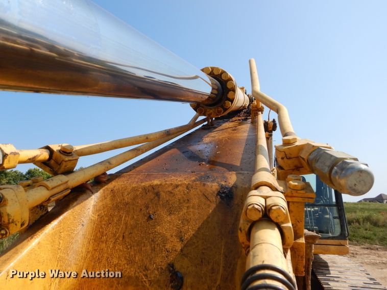 image for item DI8306 2000 Komatsu PC220LC-6  excavator