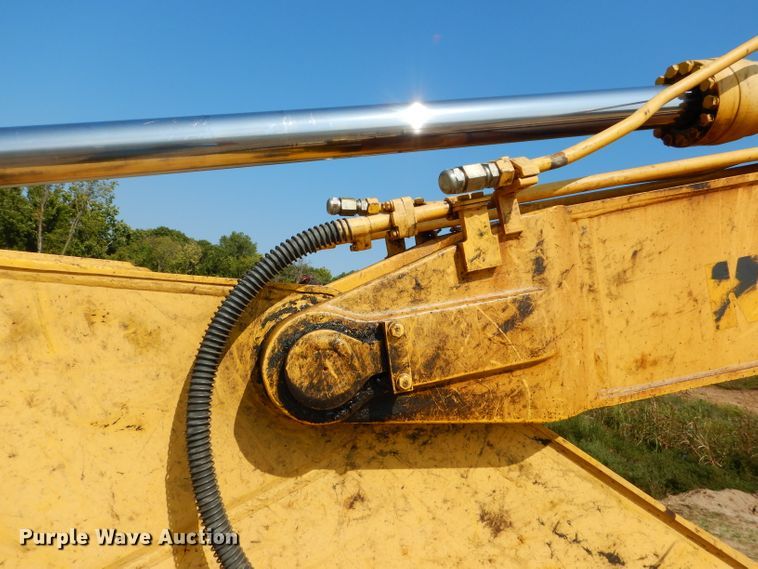 image for item DI8306 2000 Komatsu PC220LC-6  excavator