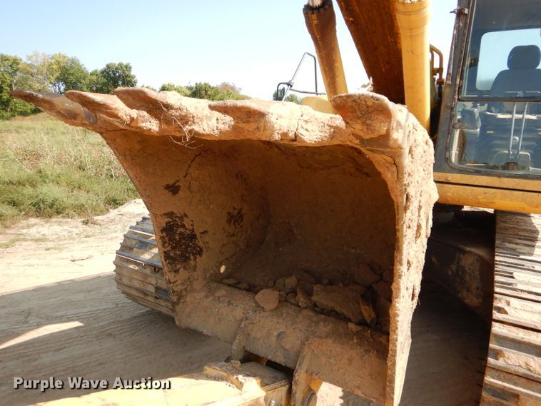 image for item DI8306 2000 Komatsu PC220LC-6  excavator
