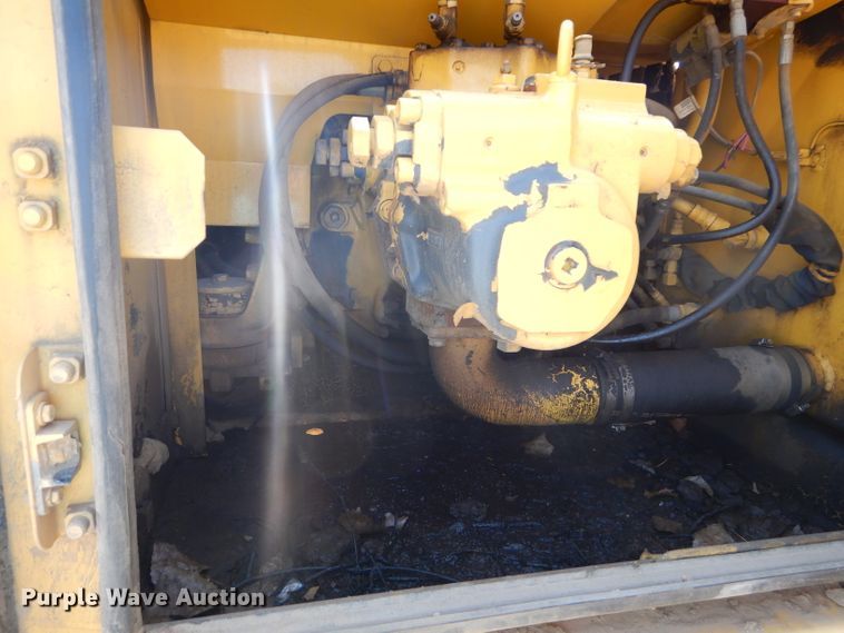 image for item DI8306 2000 Komatsu PC220LC-6  excavator