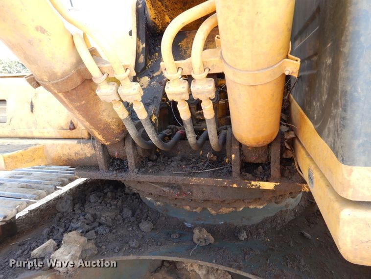 image for item DI8306 2000 Komatsu PC220LC-6  excavator