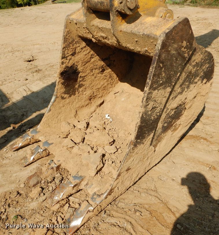 image for item DI8306 2000 Komatsu PC220LC-6  excavator