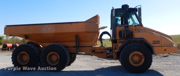 image for item DI8332 2006 Case 325  haul truck