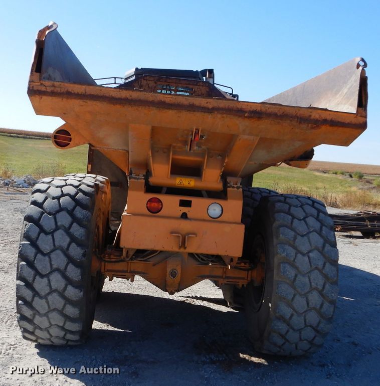 image for item DI8332 2006 Case 325  haul truck