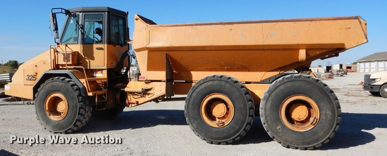 image for item DI8332 2006 Case 325  haul truck