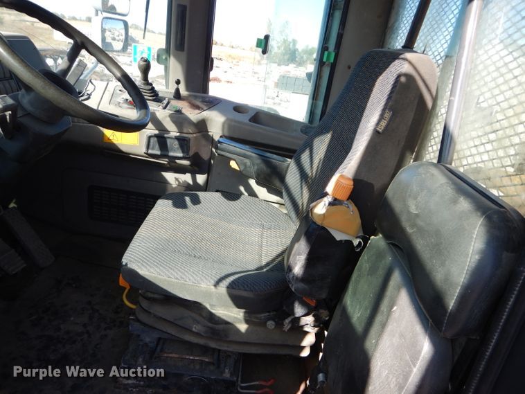 image for item DI8332 2006 Case 325  haul truck