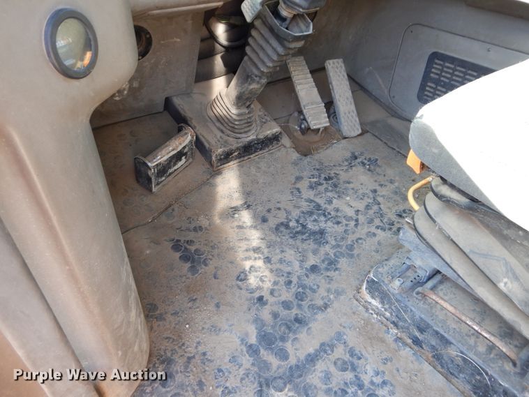 image for item DI8332 2006 Case 325  haul truck