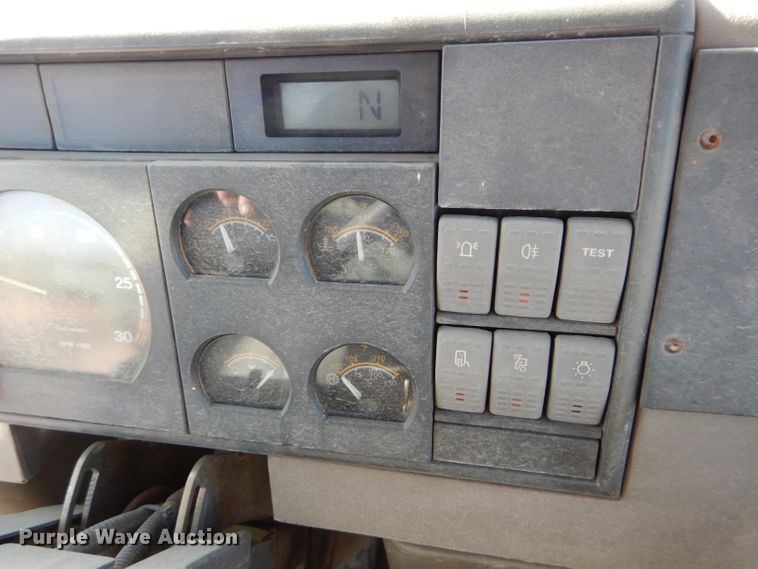 image for item DI8332 2006 Case 325  haul truck