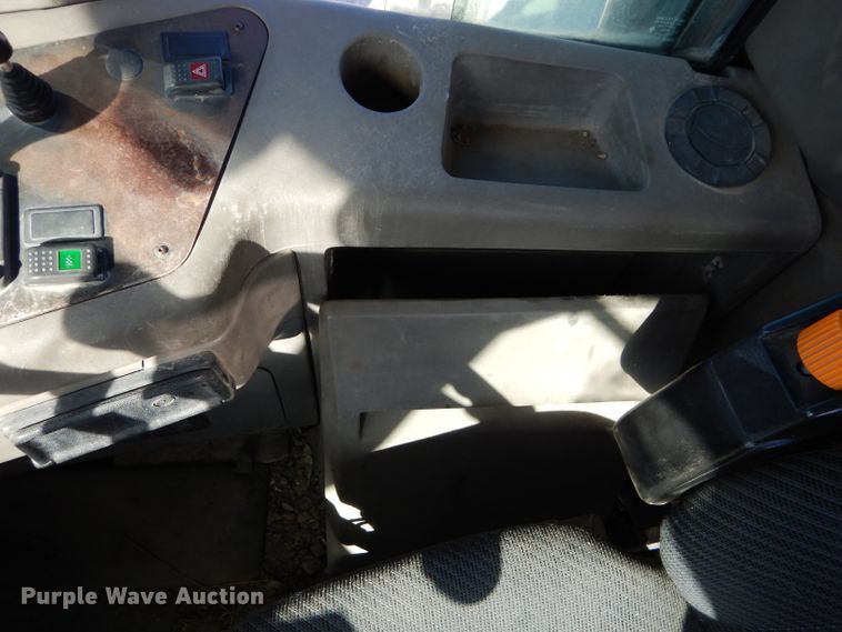 image for item DI8332 2006 Case 325  haul truck