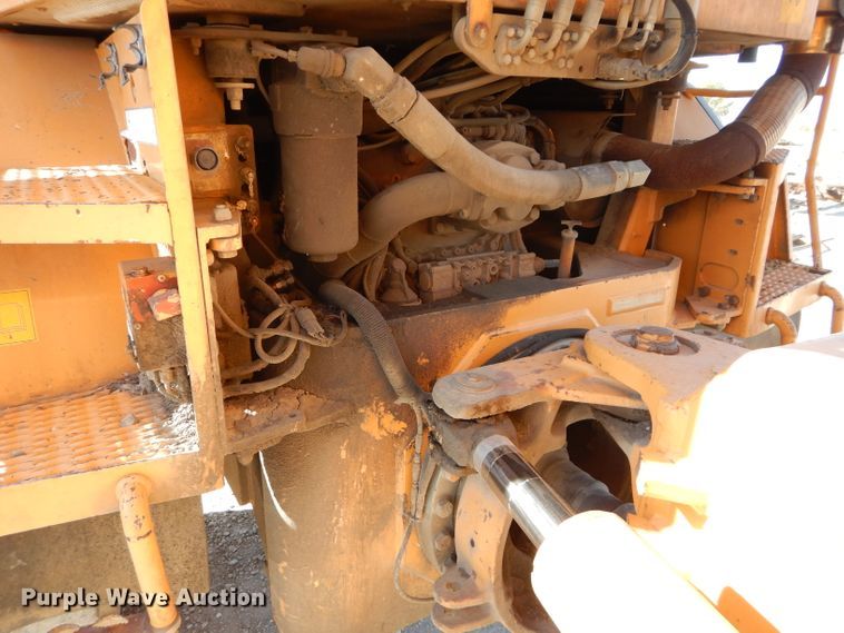 image for item DI8332 2006 Case 325  haul truck