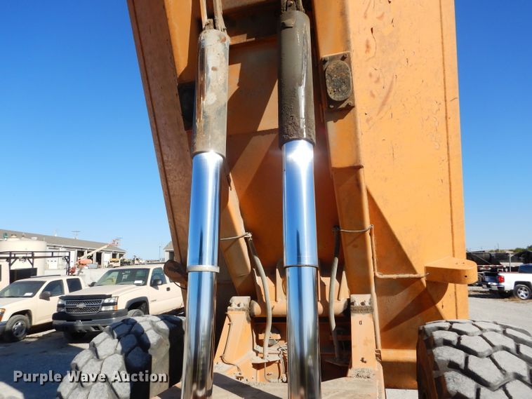 image for item DI8332 2006 Case 325  haul truck