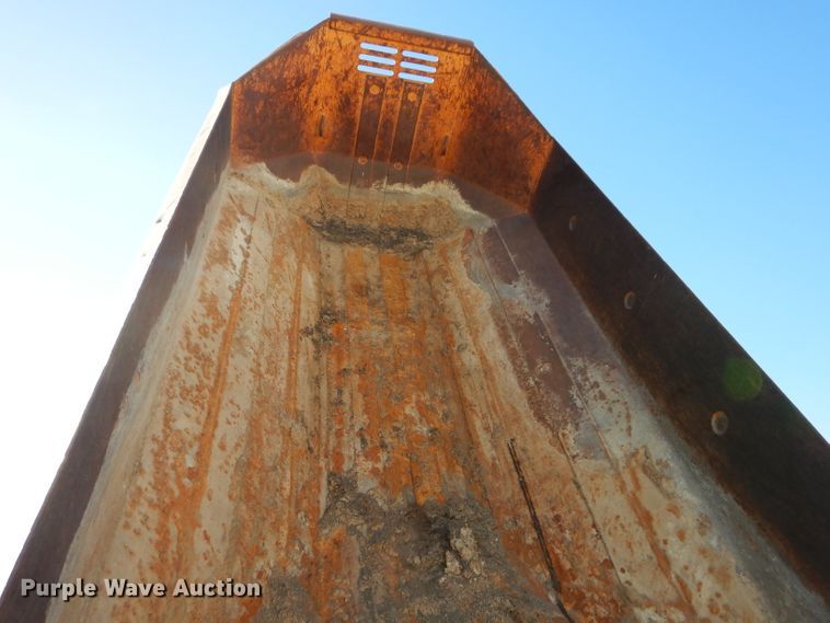 image for item DI8332 2006 Case 325  haul truck