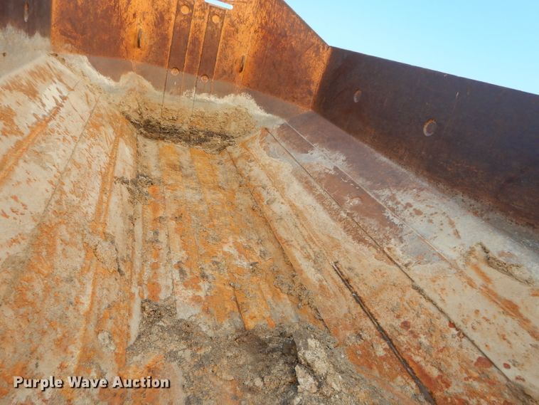 image for item DI8332 2006 Case 325  haul truck