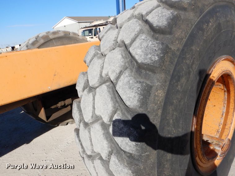 image for item DI8332 2006 Case 325  haul truck