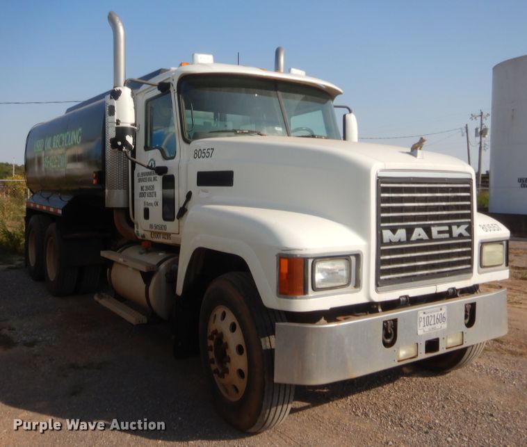 image for item DJ2043 2005 Mack CH600  tank truck