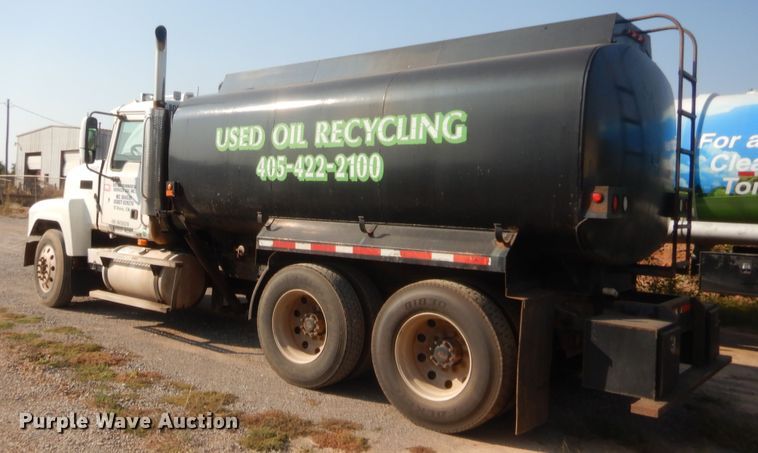 image for item DJ2043 2005 Mack CH600  tank truck