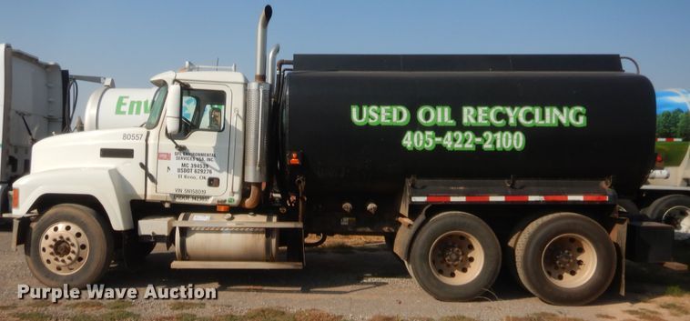 image for item DJ2043 2005 Mack CH600  tank truck