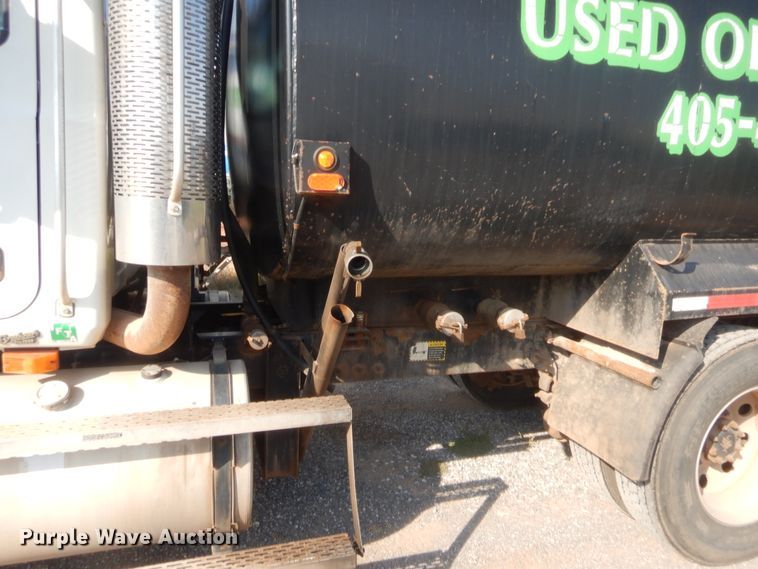 image for item DJ2043 2005 Mack CH600  tank truck