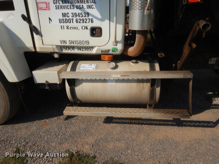 image for item DJ2043 2005 Mack CH600  tank truck