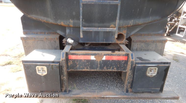 image for item DJ2043 2005 Mack CH600  tank truck