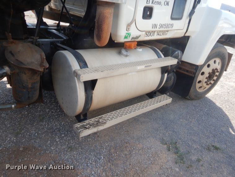 image for item DJ2043 2005 Mack CH600  tank truck