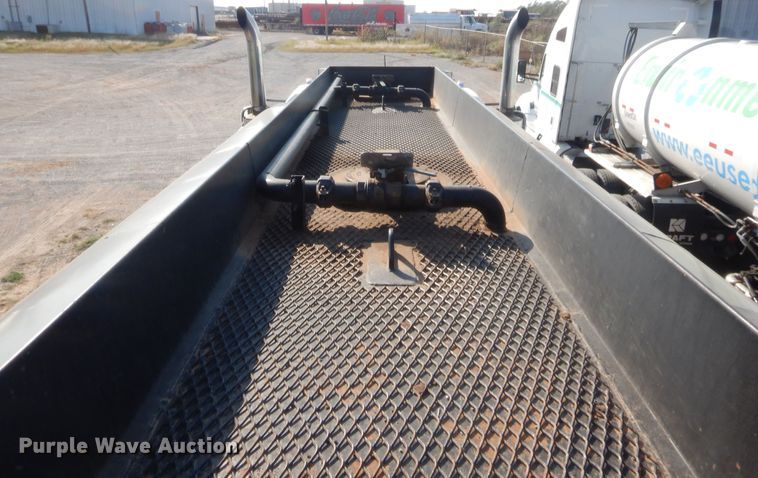 image for item DJ2043 2005 Mack CH600  tank truck