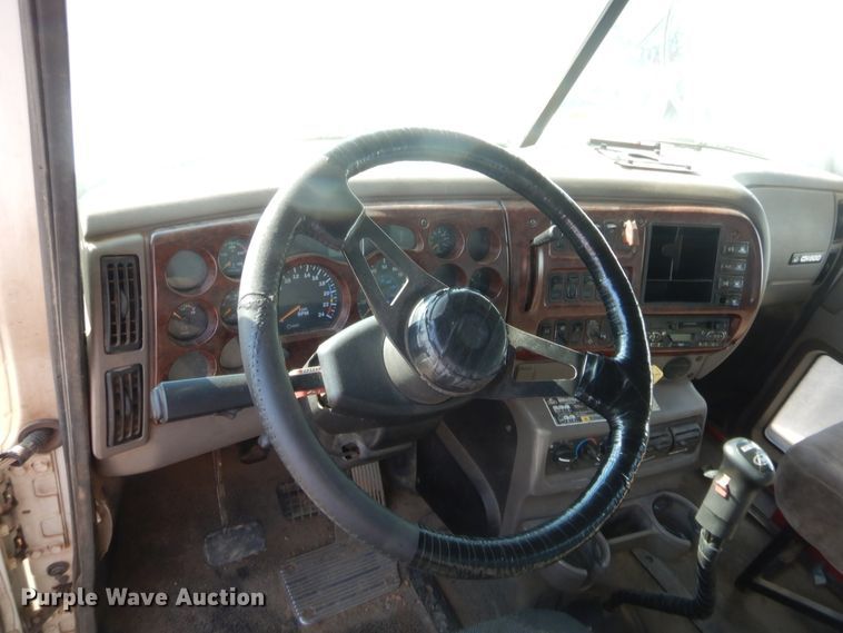 image for item DJ2043 2005 Mack CH600  tank truck